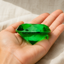 Cargar esta imagen a la galería, Cristal Verde para la buena suerte - Lifestyle cotidiano - imagen complementaria 1