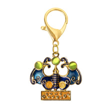 Cargar esta imagen a la galería, Amuleto Murciélago 3 Joyas para la Prosperidad