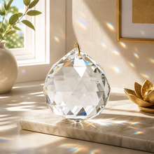 Cargar esta imagen a la galería, Esfera de Cristal Transparente - Contexto Feng Shui - imagen complementaria 2
