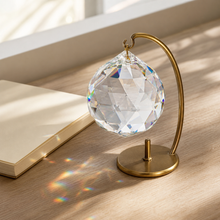 Cargar esta imagen a la galería, Esfera de Cristal Transparente - Beneficio simbolico - imagen complementaria 3
